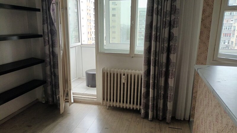 Basarabia - Tina Petre, Bloc mixt- garsoniera